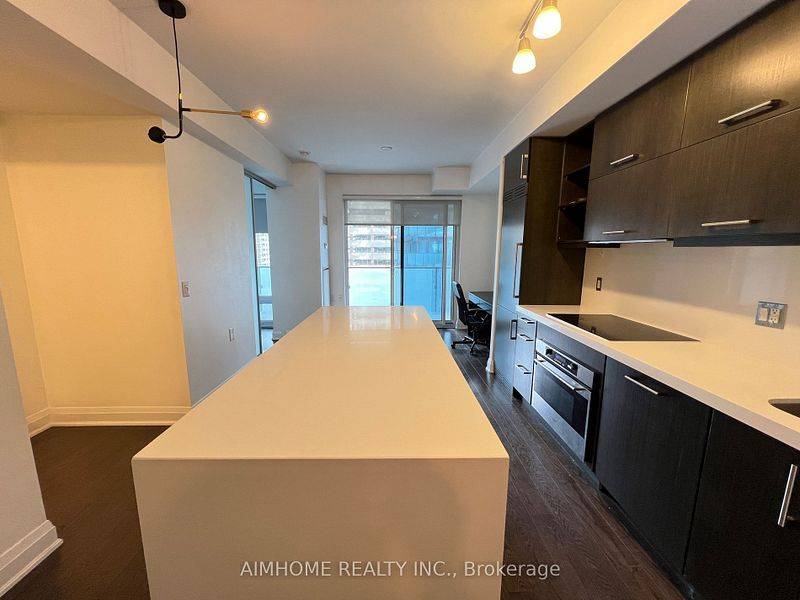 Toronto C01, ON M5S 0A6,65 St Mary ST #601