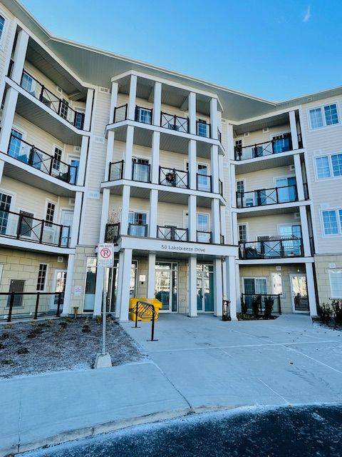 50 Lakebreeze DR #226, Clarington, ON L1B 0V9