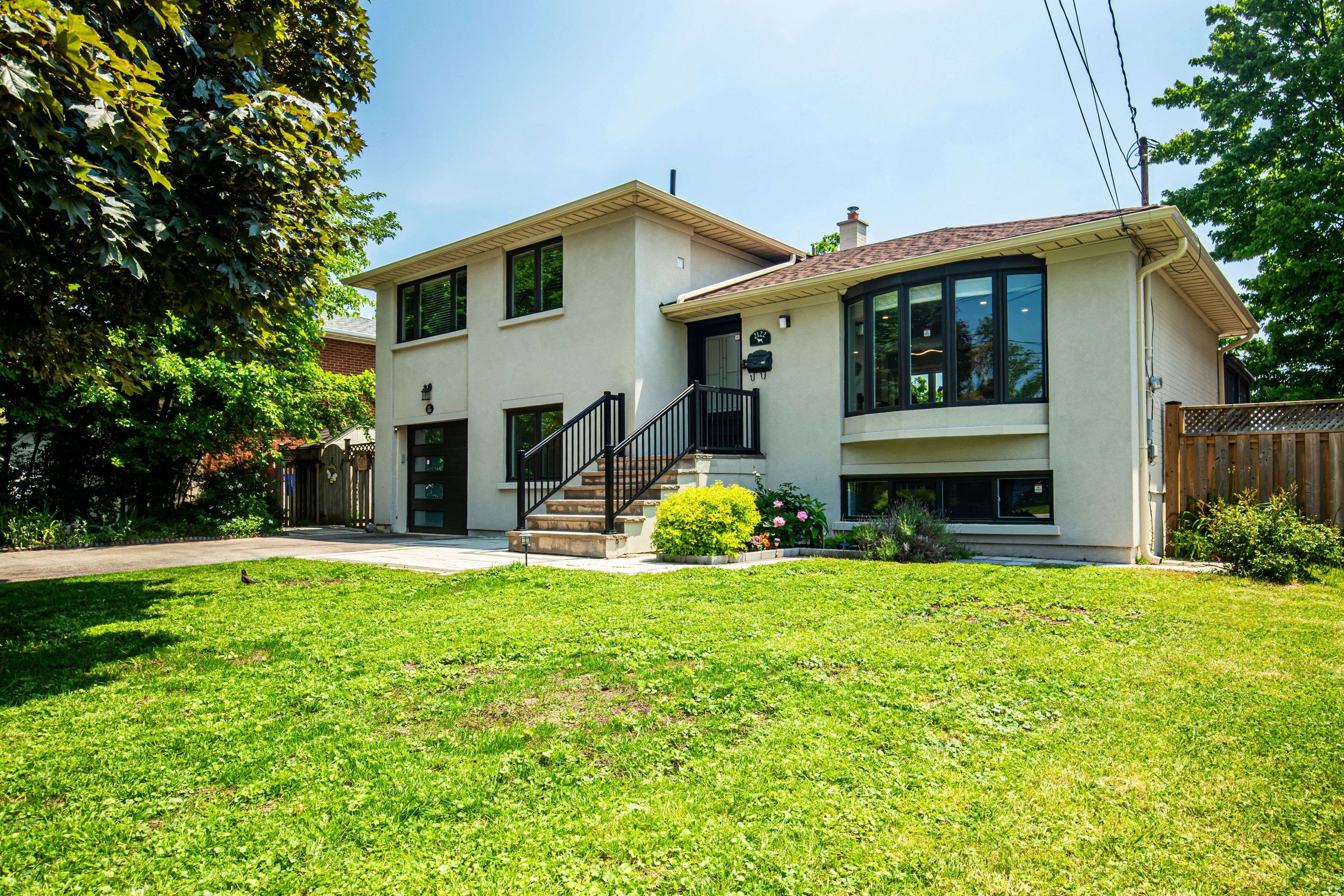 2122 Bridge RD, Oakville, ON L6L 2G1