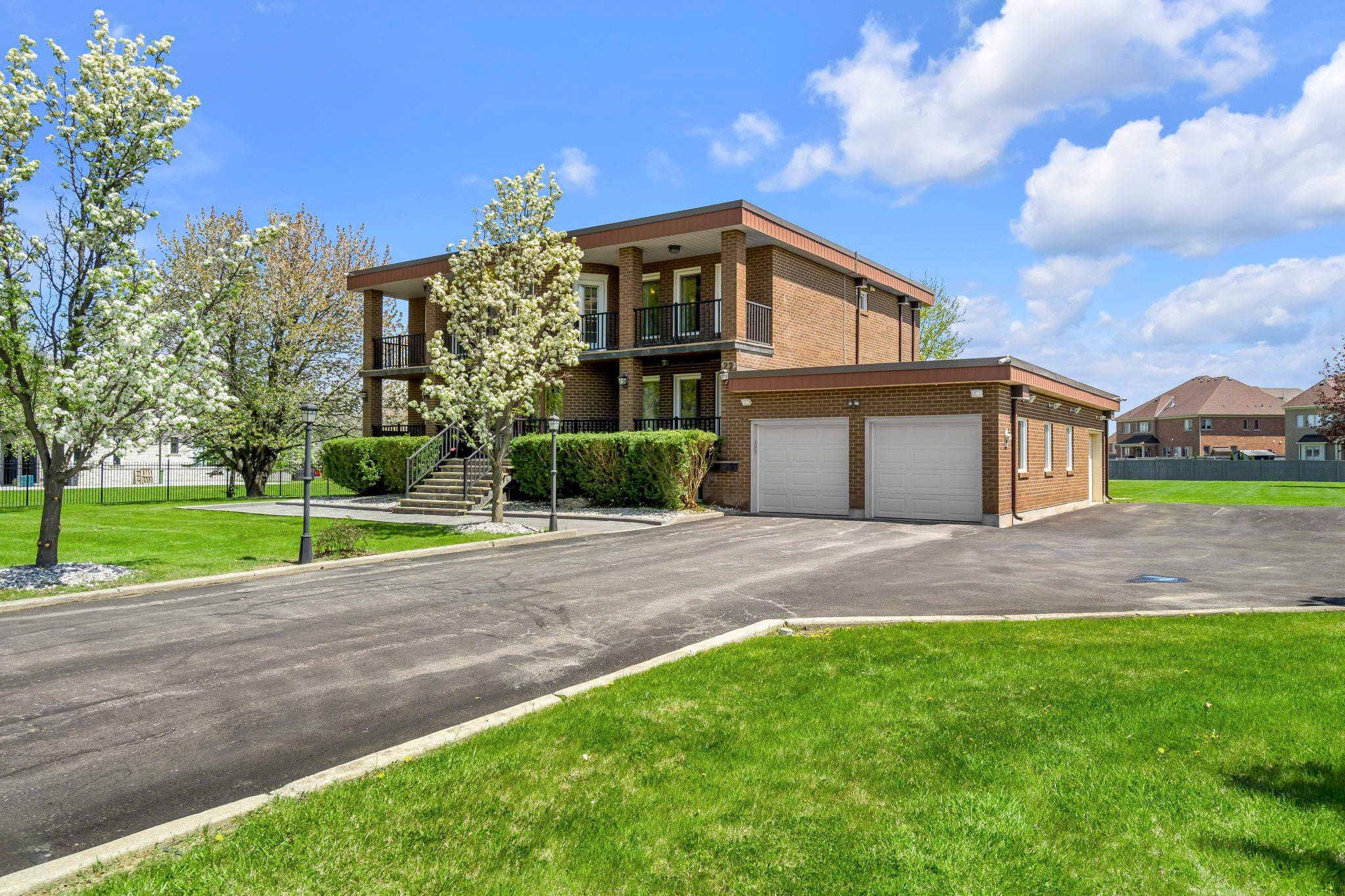 22 Tortoise CT, Brampton, ON L6P 0A1