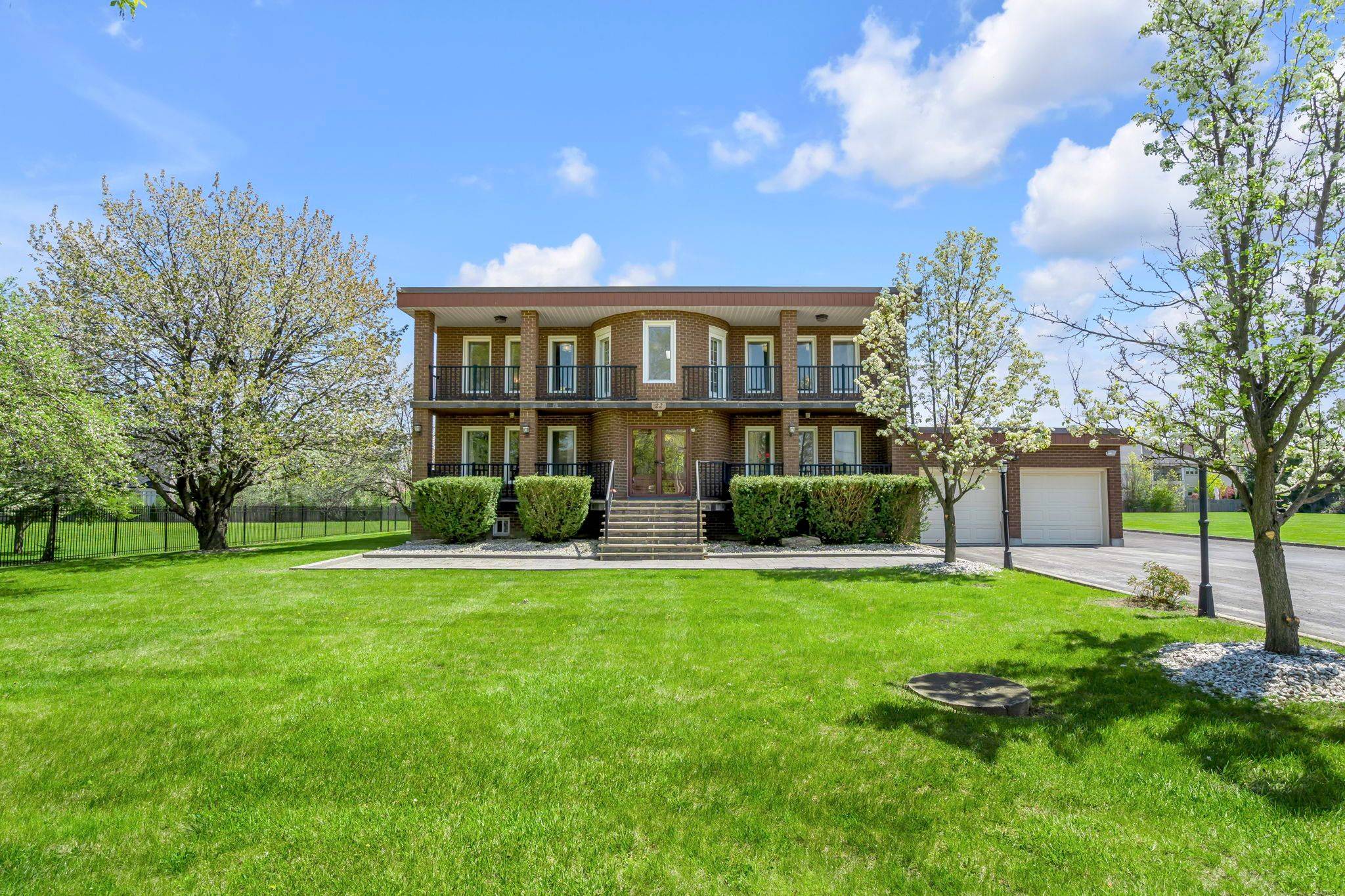 Brampton, ON L6P 0A1,22 Tortoise CT
