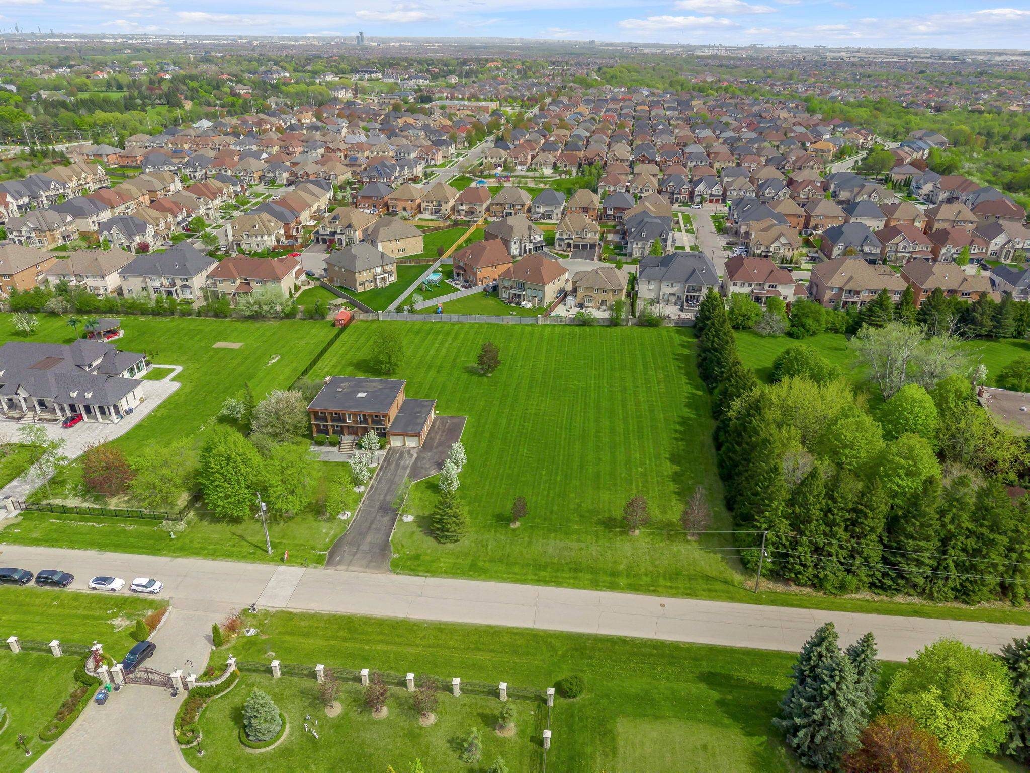 Brampton, ON L6P 0A1,22 Tortoise CT
