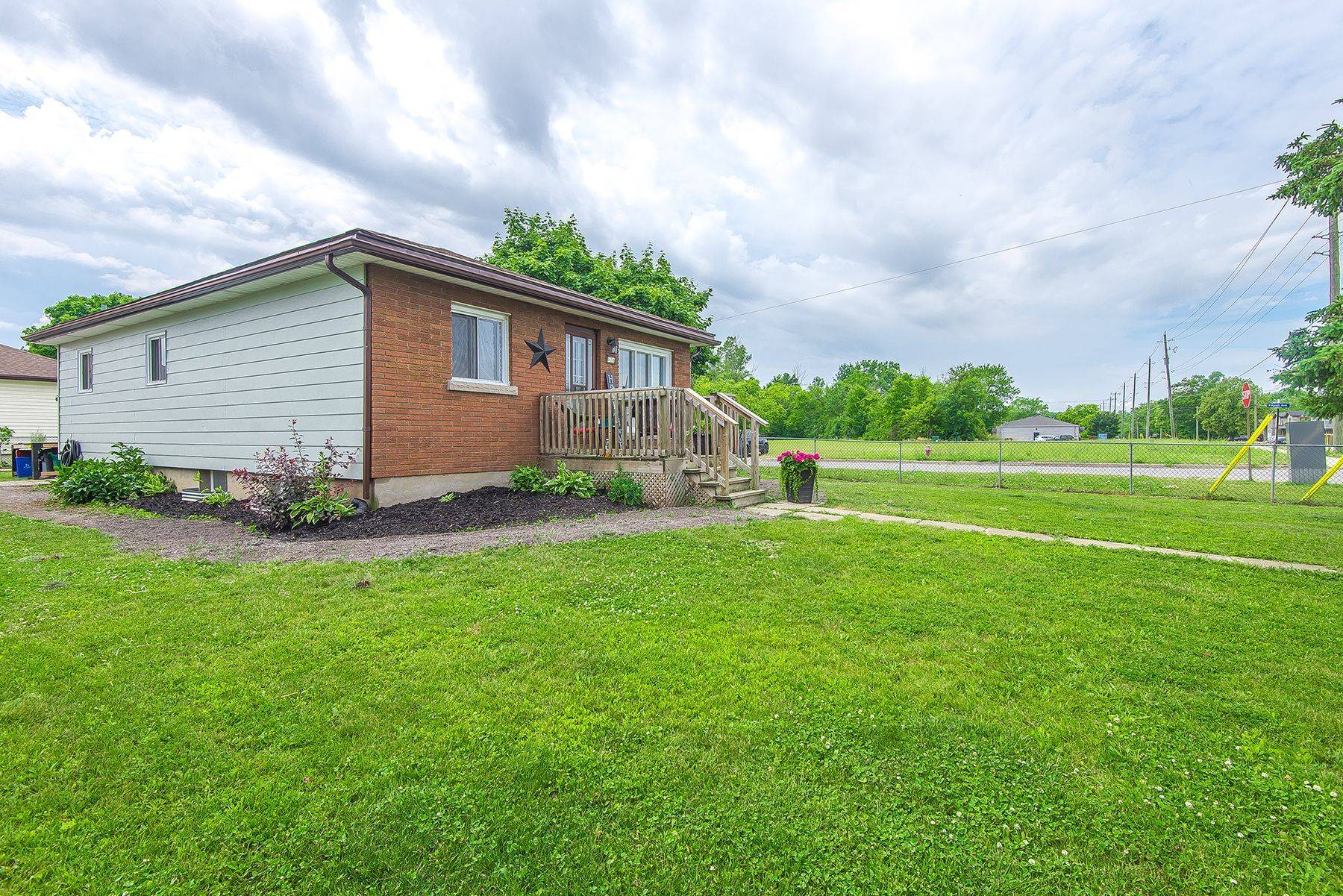 Welland, ON L3C 5M5,574 Broadway ST