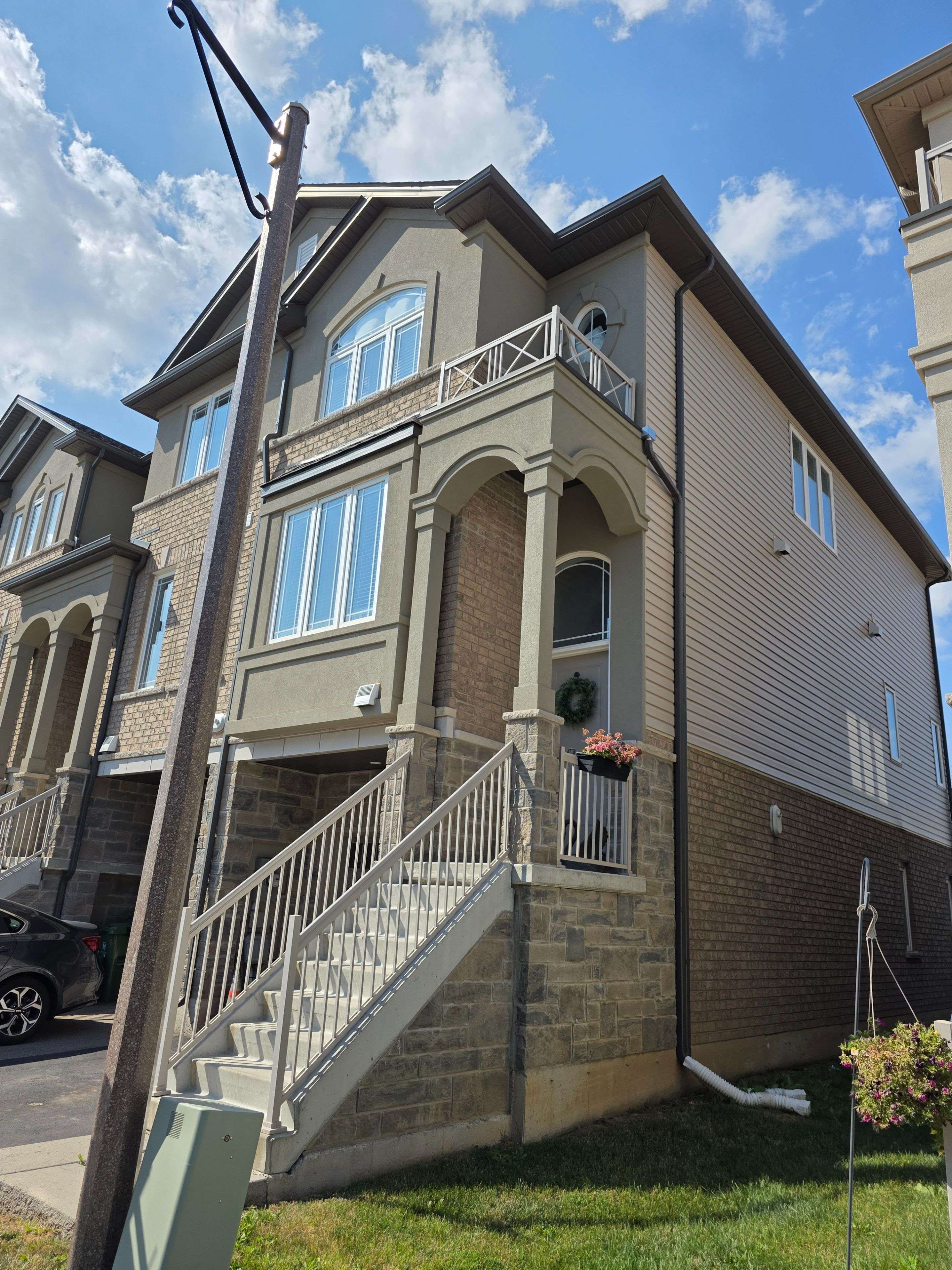 Hamilton, ON L0R 1P0,57 AQUARIUS CRES