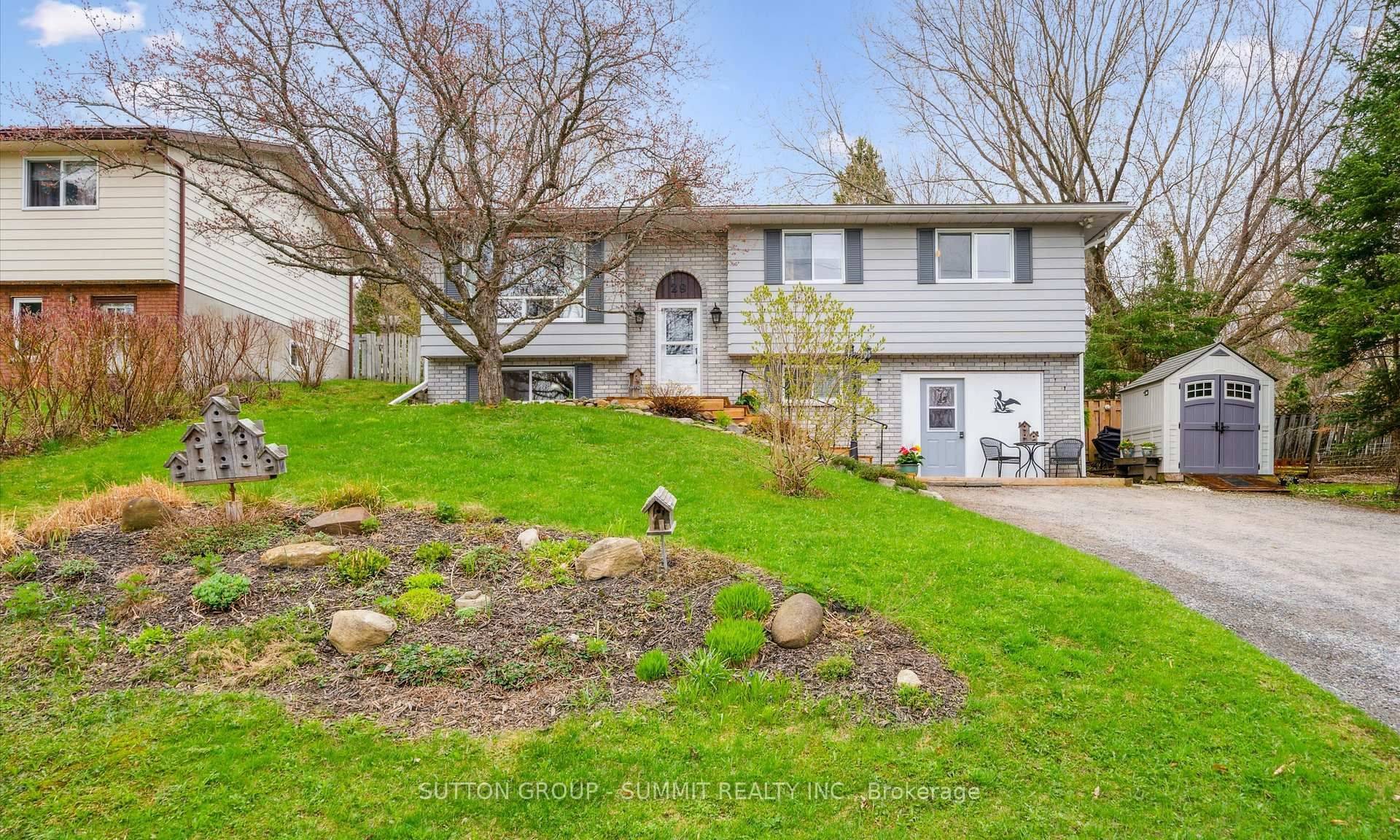 Huntsville, ON P1H 1T9,29 GEORGE ST
