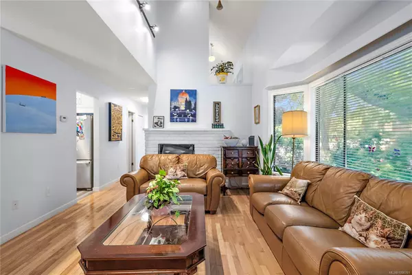 Victoria, BC V8S 1Z5,1464 Fort St #1