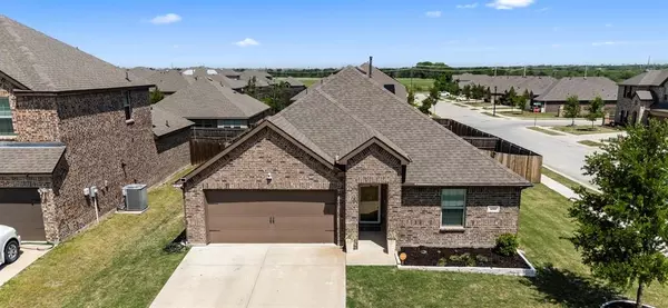 400 Saddle Club Way,  Princeton,  TX 75407