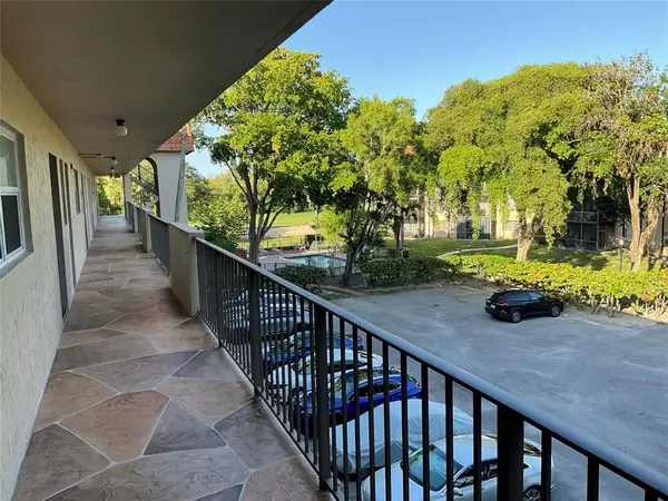 Lauderhill, FL 33319,6101 N Falls Circle Dr #303