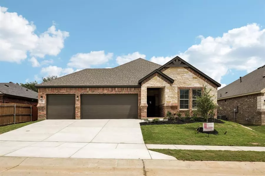 210 Navajo Trail, Alvarado, TX 76009