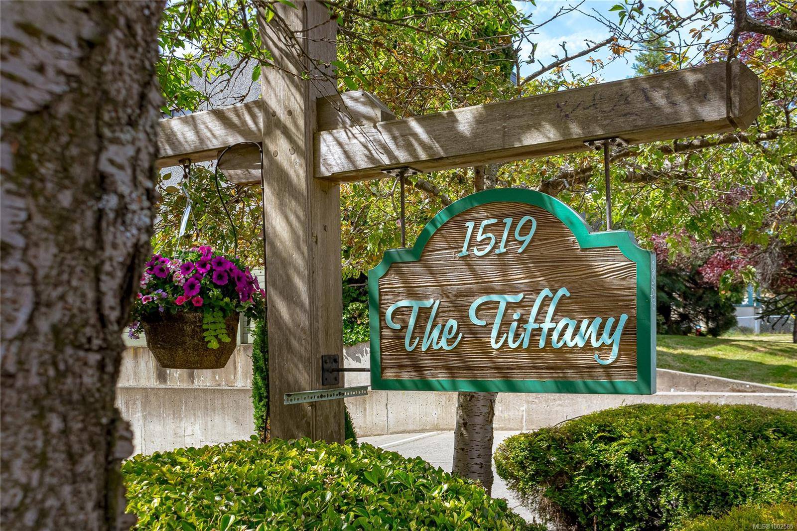 Victoria, BC V8T 2C1,1519 Hillside Ave #307