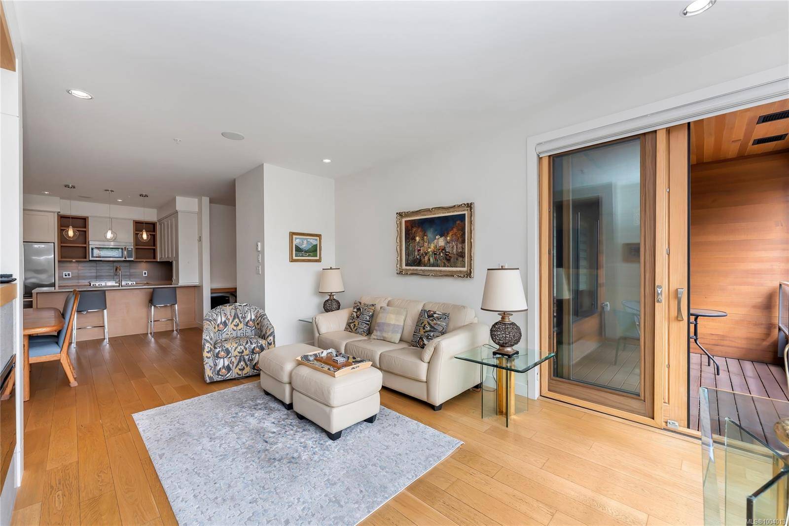 Victoria, BC V8R 1E3,1969 Oak Bay Ave #206