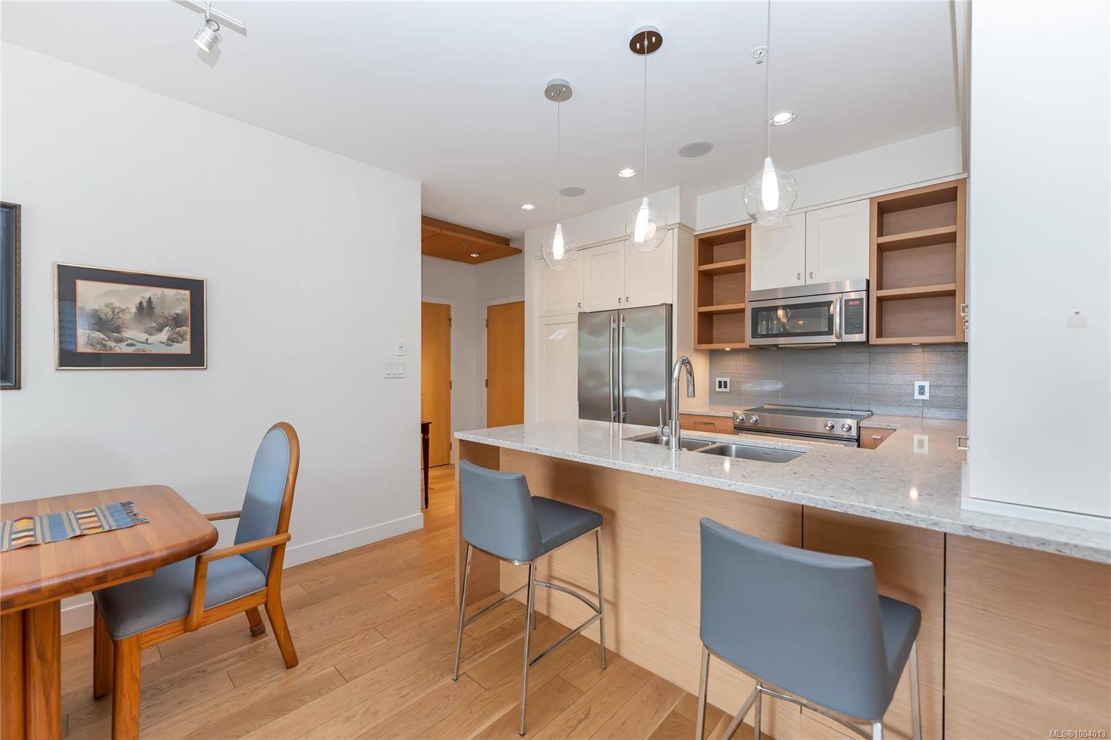 Victoria, BC V8R 1E3,1969 Oak Bay Ave #206