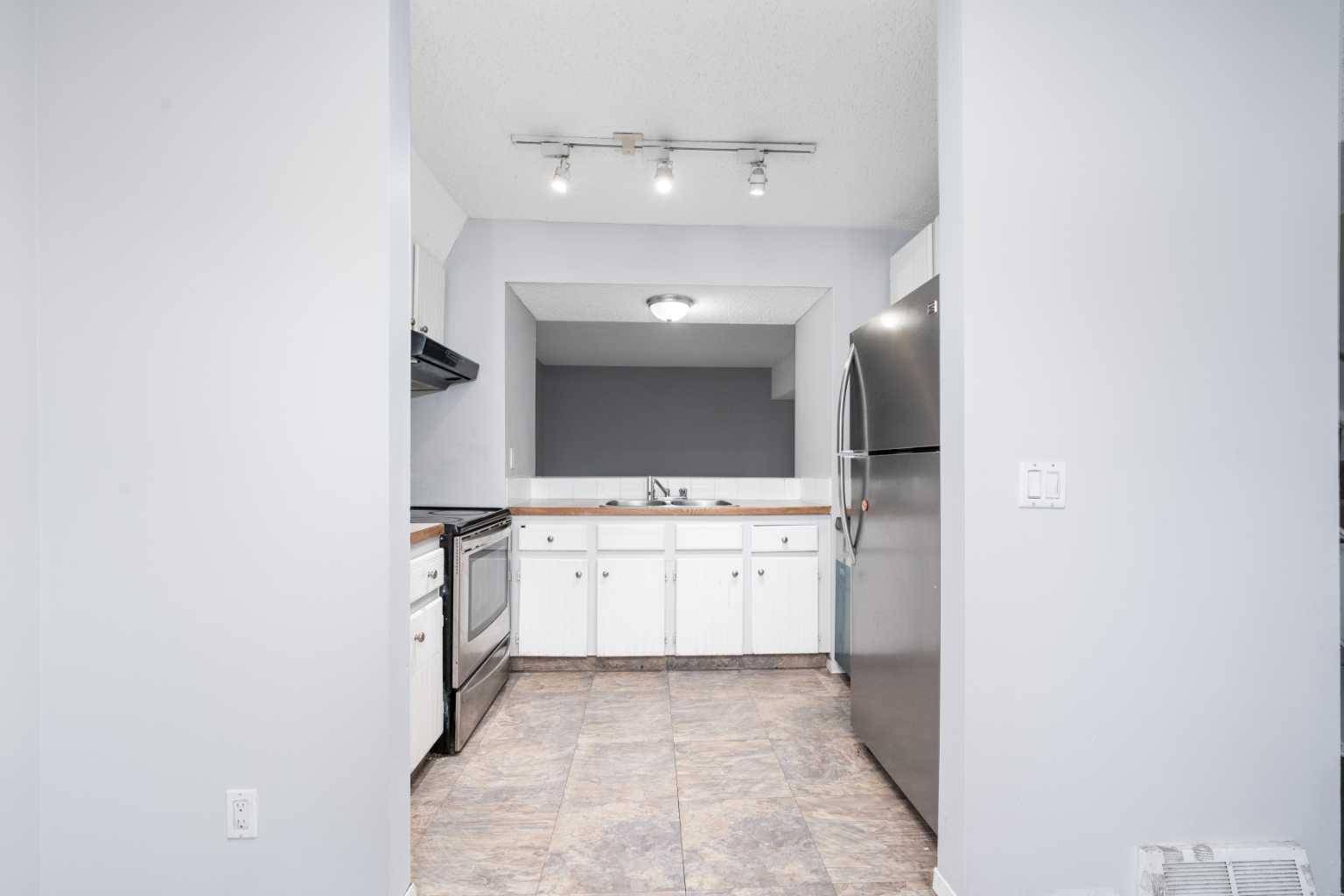 Calgary, AB T2A 6E1,919 38 ST NE #602