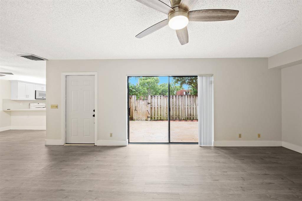 Plantation, FL 33324,703 NW 98th Cir #703