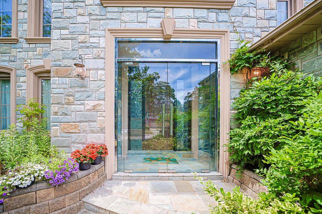 Richmond Hill, ON L4B 2S6,188 Strathearn AVE