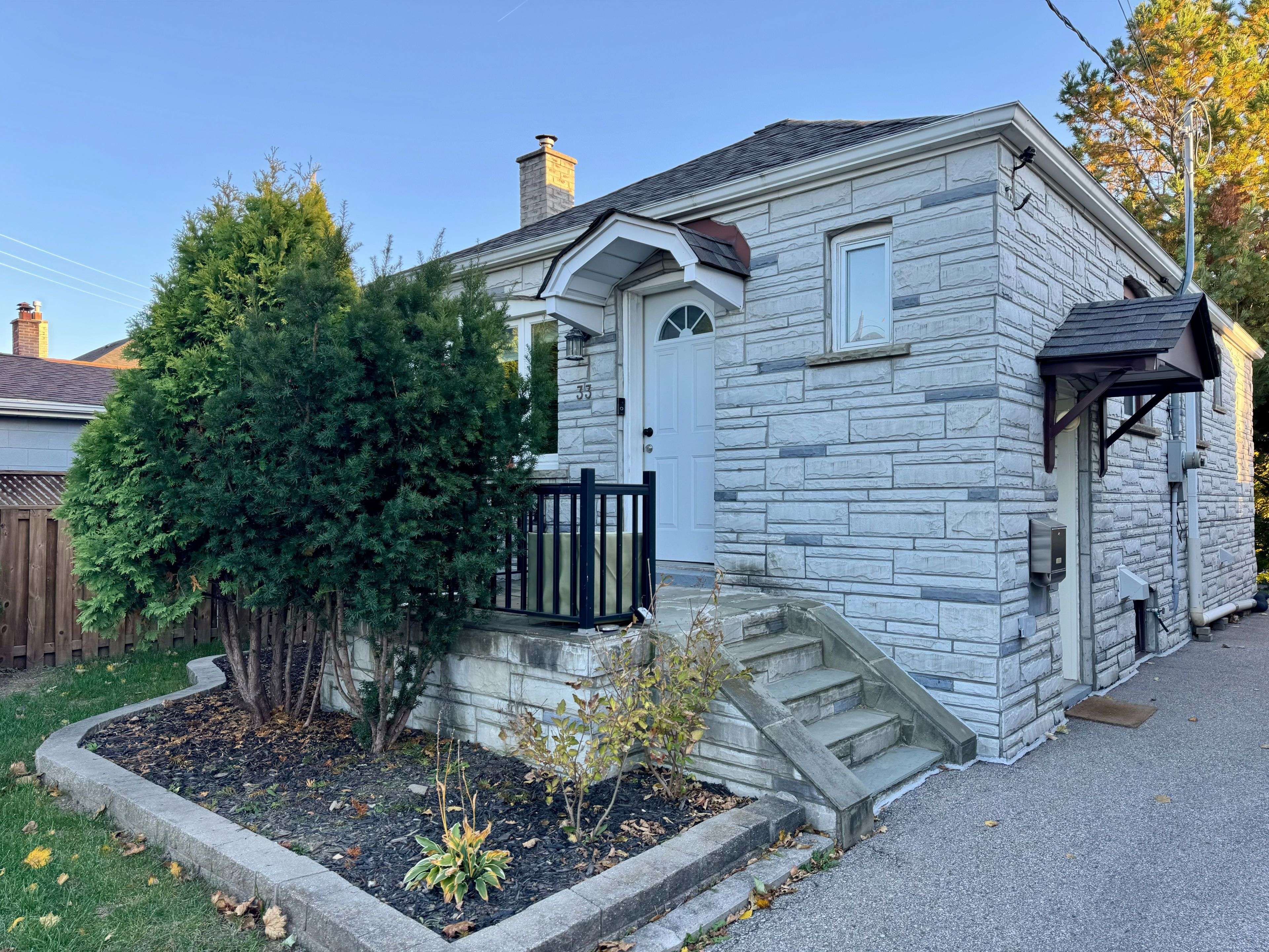 Toronto W03, ON M6M 1N5,33 Juliet CRES #Main Floor