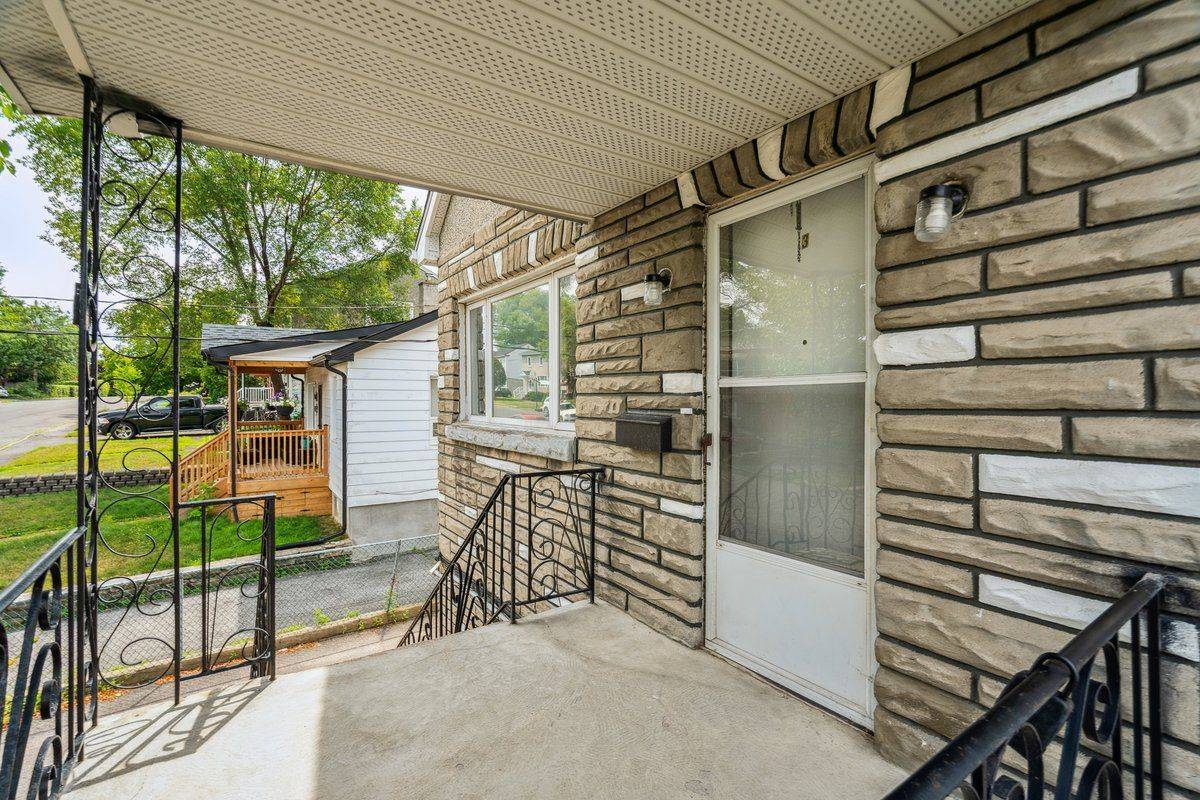 Vanier And Kingsview Park, ON K1L 5J8,120 MARQUETTE AVE #3