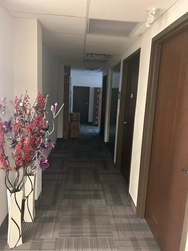 Mississauga, ON L4W 1C9,5100 Dixie RD