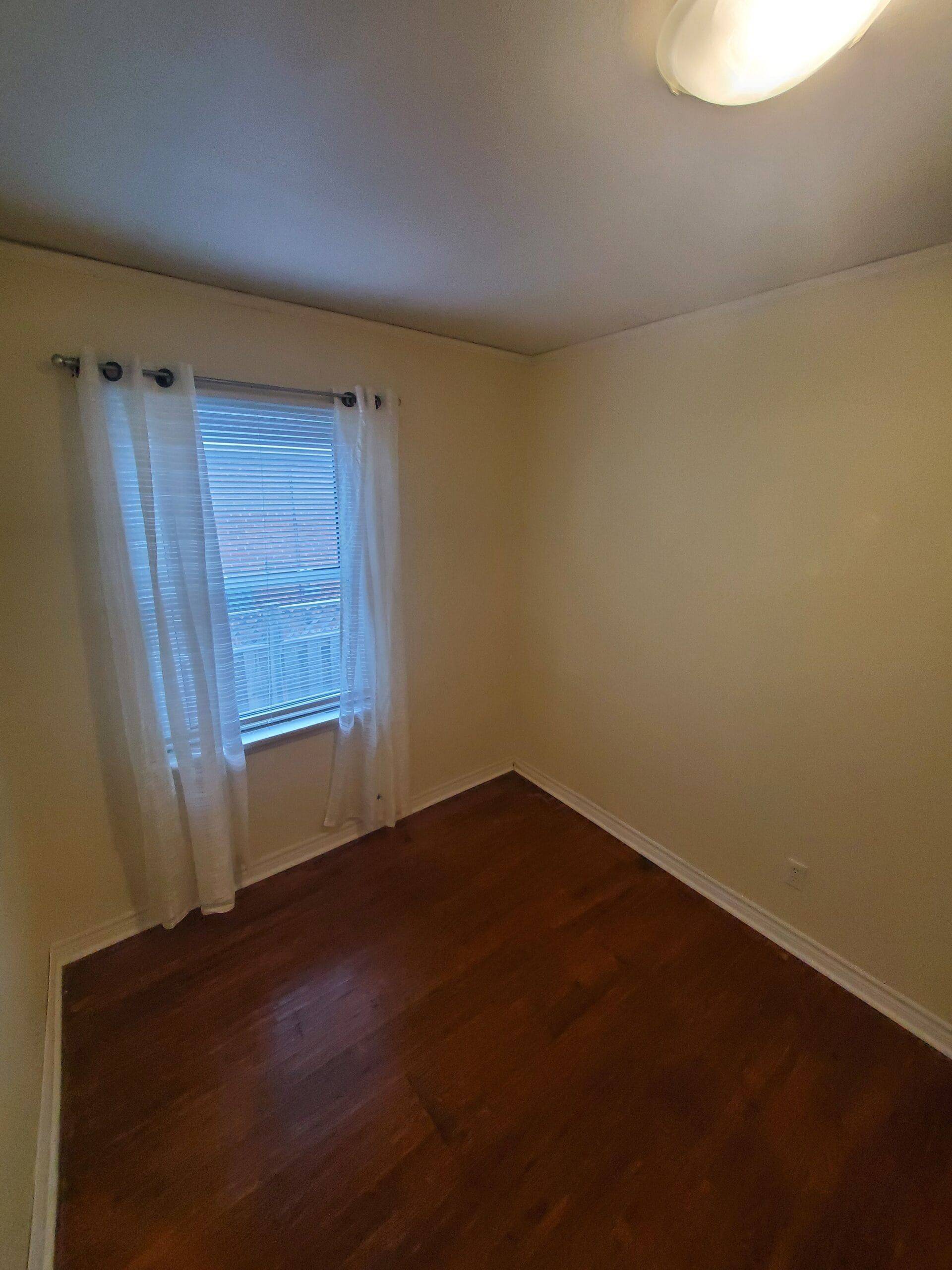 Milton, ON L9T 1W2,412 Mountainview DR #Main Floor