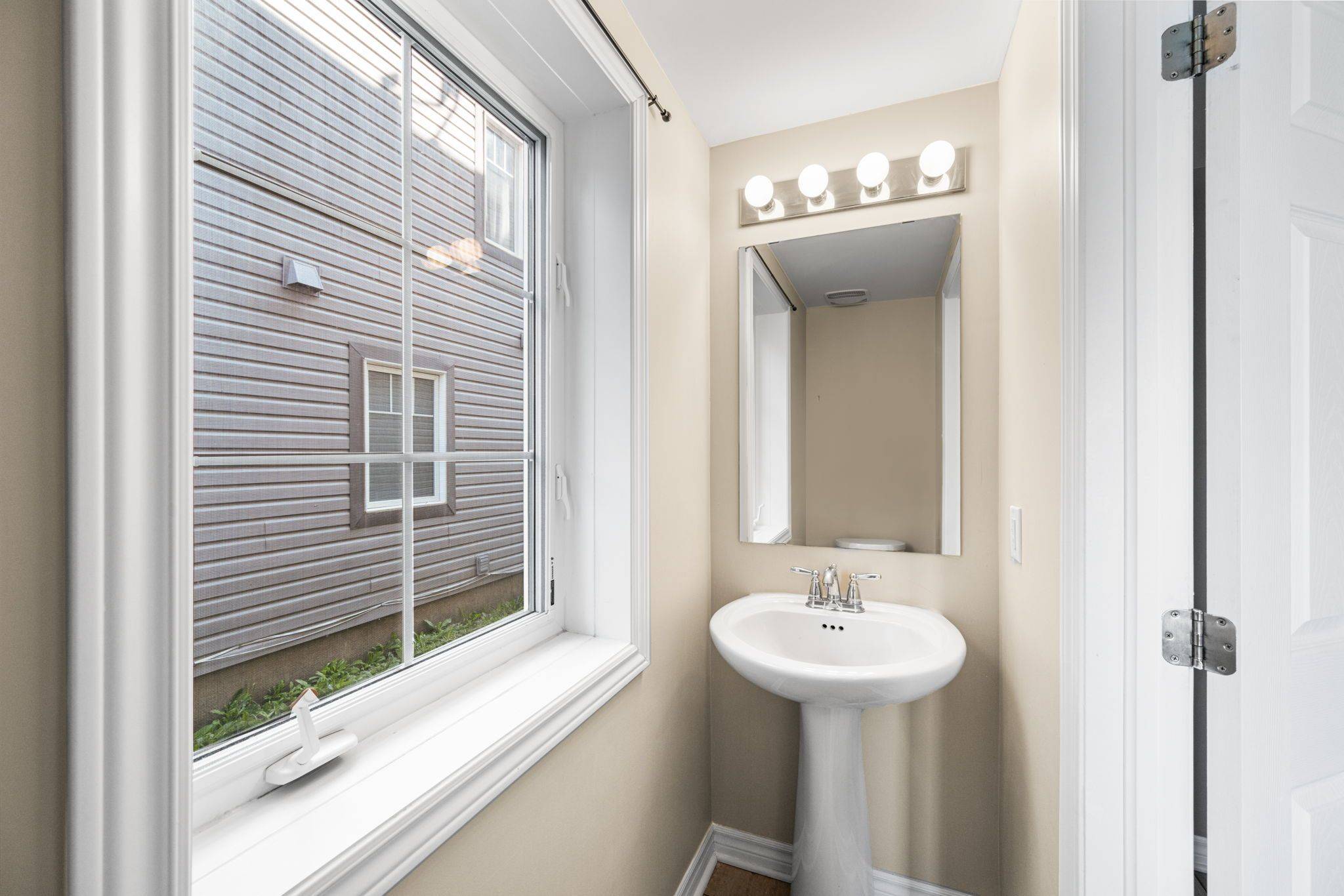 Barrhaven, ON K2J 5W6,116 Pennant AVE