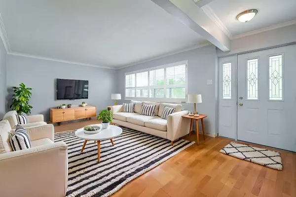 14 Woodridge CT, Toronto W04, ON M6M 4G1