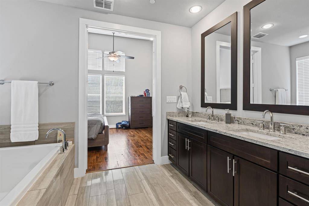 Dallas, TX 75219,4211 Rawlins Street #97