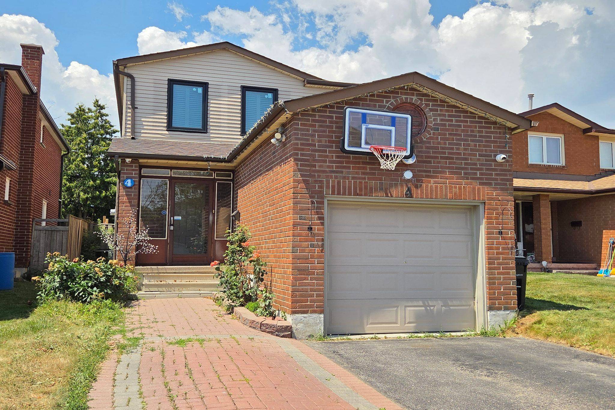 4 Fieldside DR, Toronto E07, ON M1V 3C5