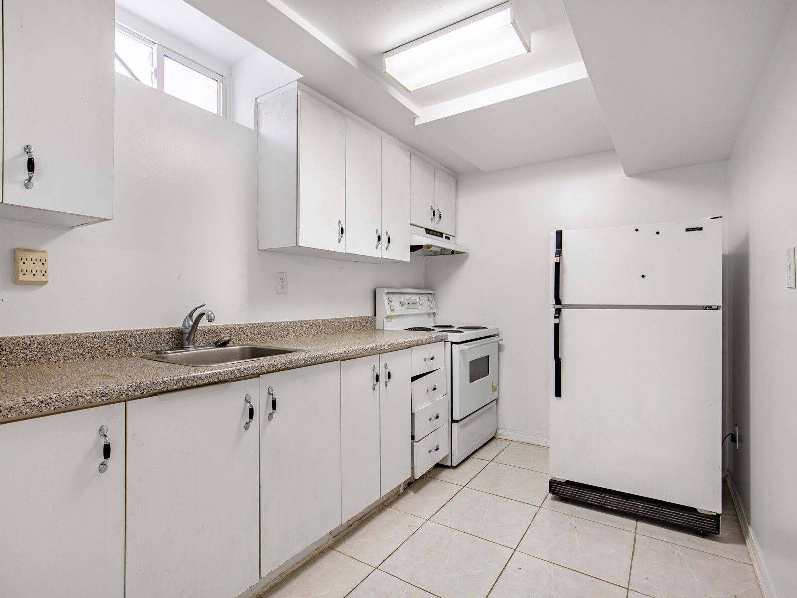 Toronto W10, ON M9W 6T2,15 Woodlot CRES