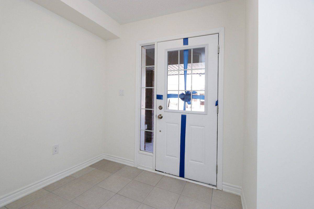 Milton, ON L9T 9L2,1000 Asleton BLVD #115