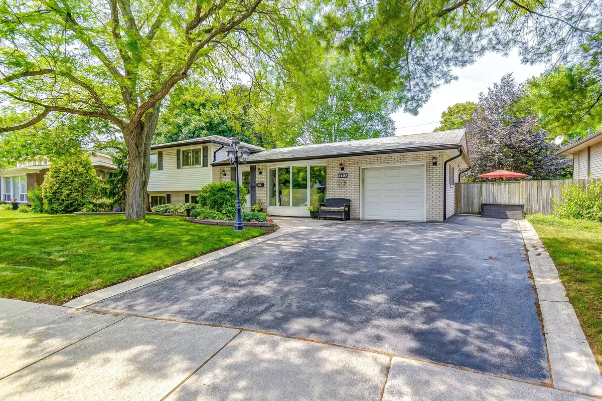 Burlington, ON L7L 1M9,5107 Spruce AVE