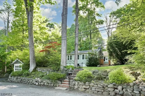 58 Hillside Rd, Ringwood Boro, NJ 07456