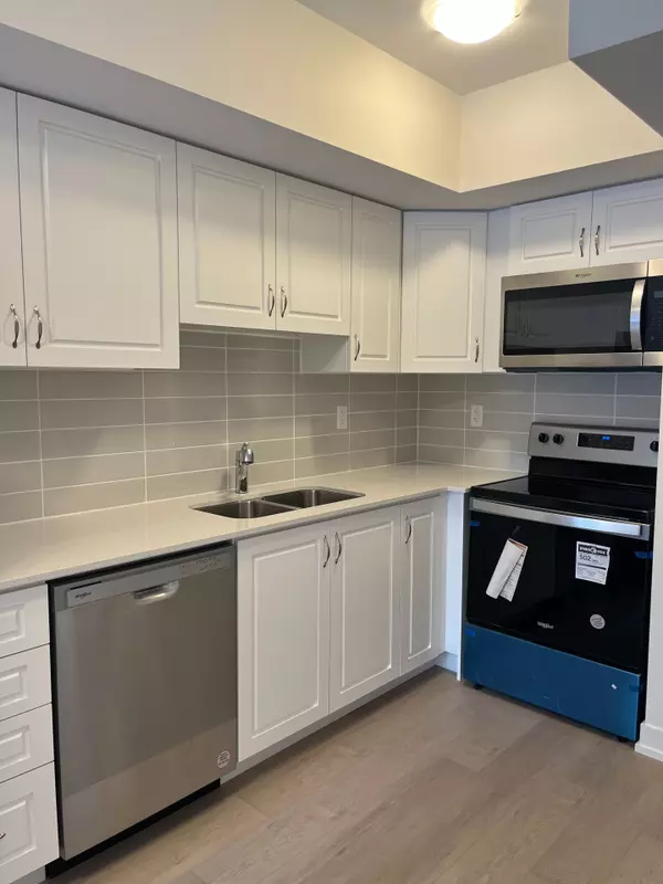 Richmond Hill, ON L4C 5W2,56 Elizabeth St S ST #1204