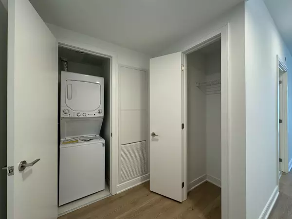 Mississauga, ON L5A 1W4,86 Dundas ST #414