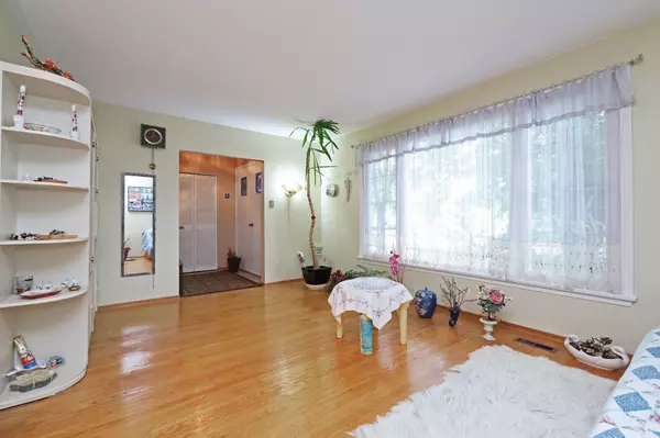Mississauga, ON L4X 1W8,1577 Otterby RD