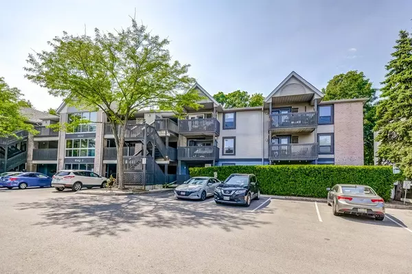 Burlington, ON L7M 4C3,2030 Cleaver AVE #201