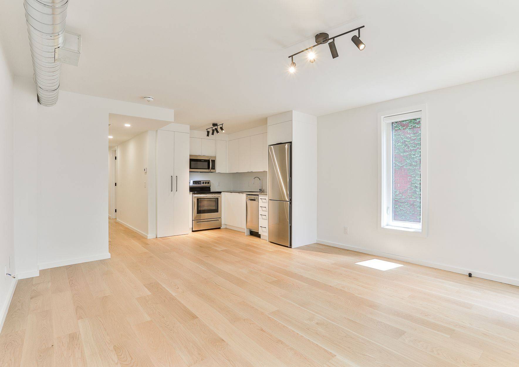 Toronto C01, ON M6J 3C3,74 DOVERCOURT RD #2