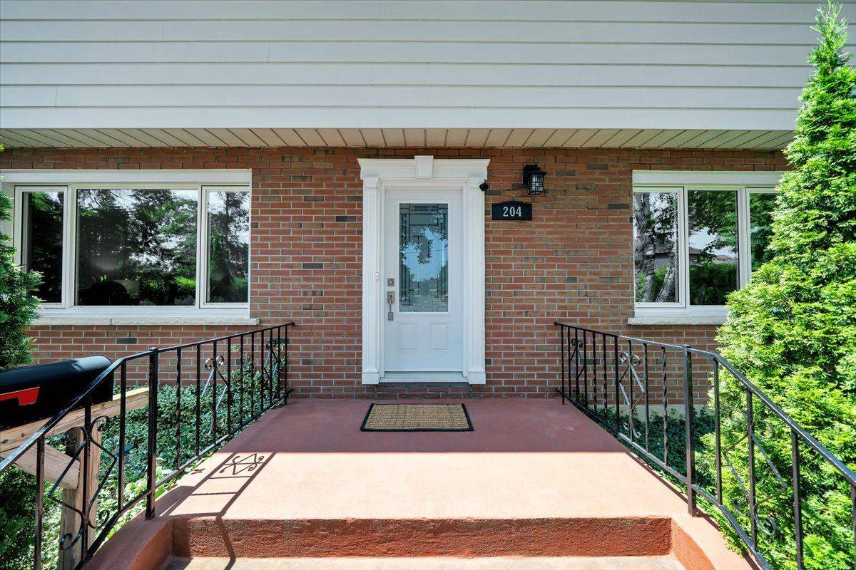 Whitby, ON L1N 3L8,204 Hazelwood DR