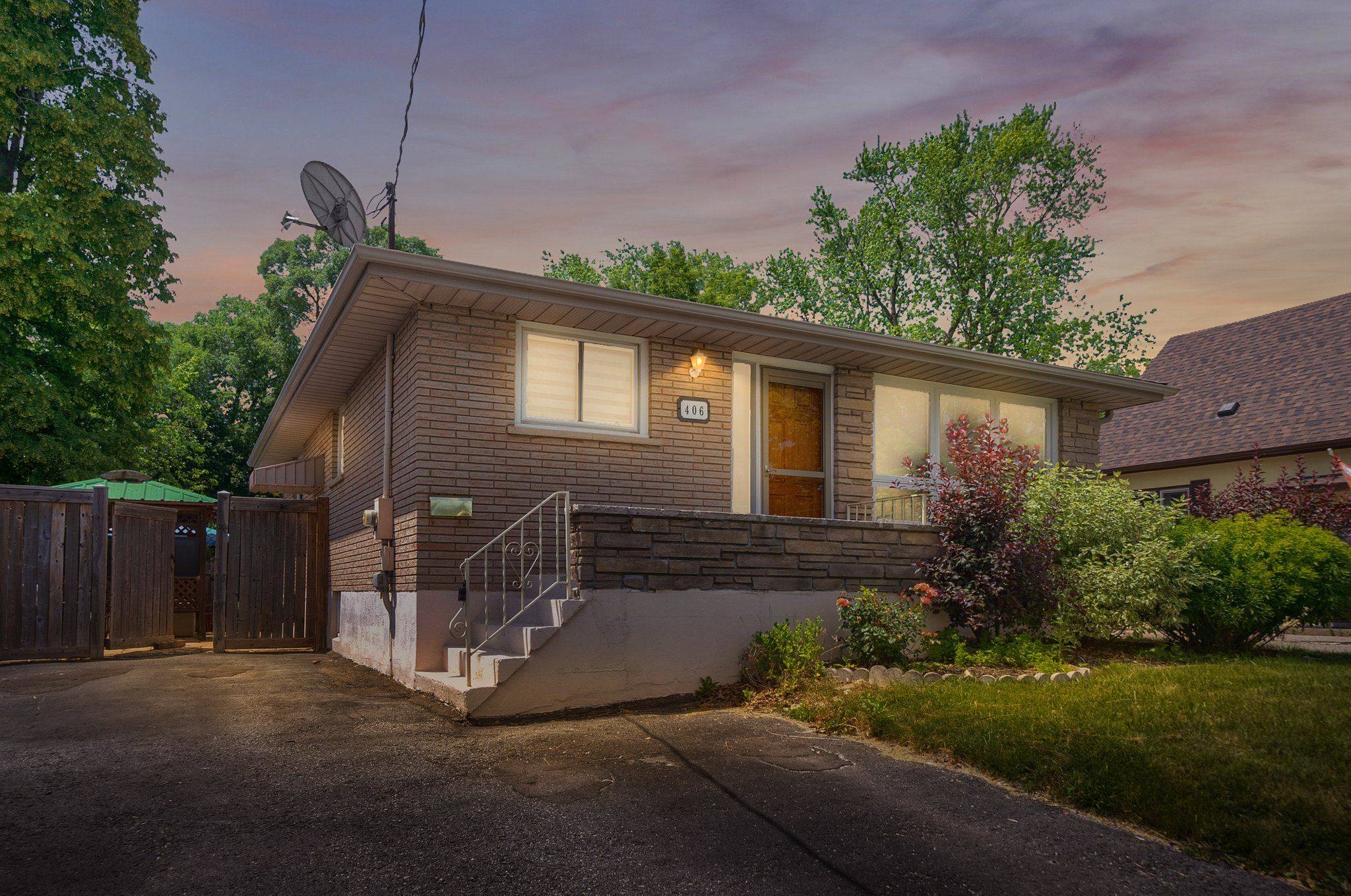406 Wilson RD N, Oshawa, ON L1G 6E5