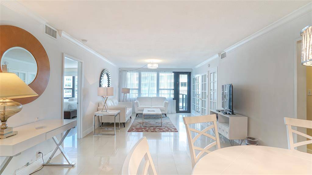 Miami Beach, FL 33140,5225 Collins Ave #1417