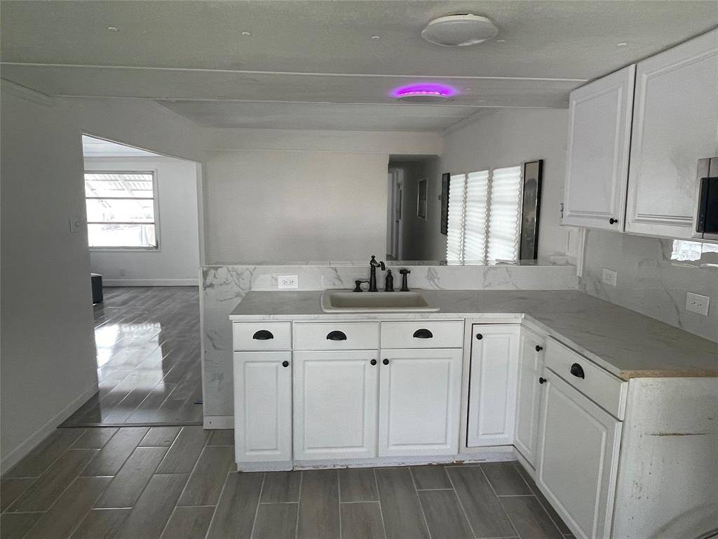 Davie, FL 33324,8570 SW 21st St