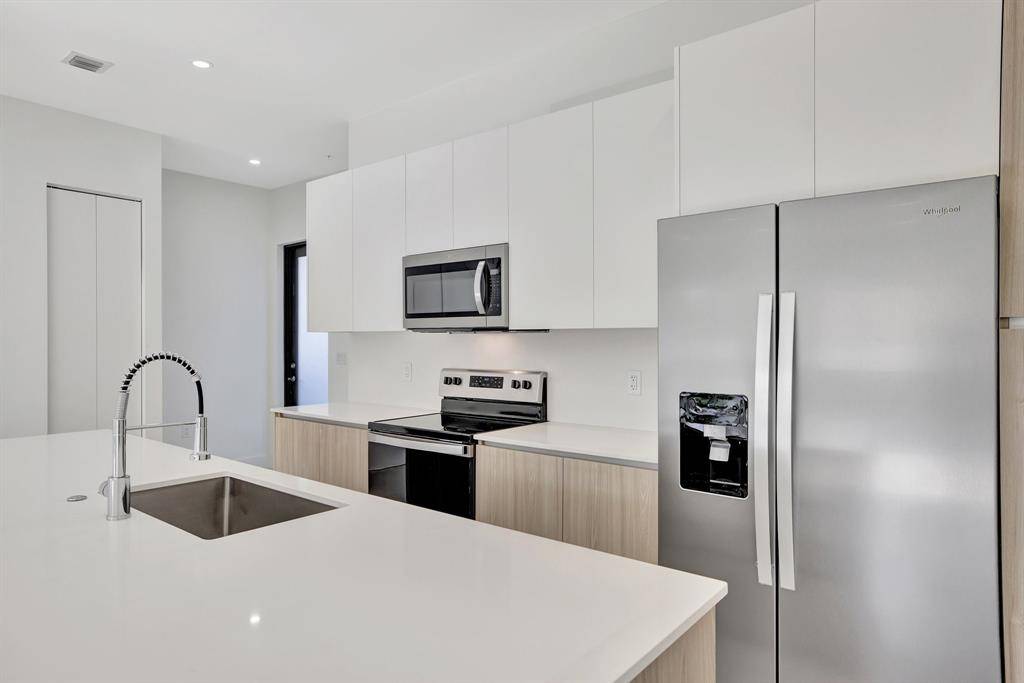 Oakland Park, FL 33334,4208 NE 7th Ter #8