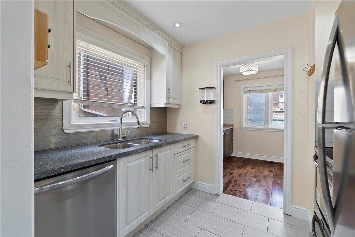 Brampton, ON L6W 3C5,148 Town House CRES