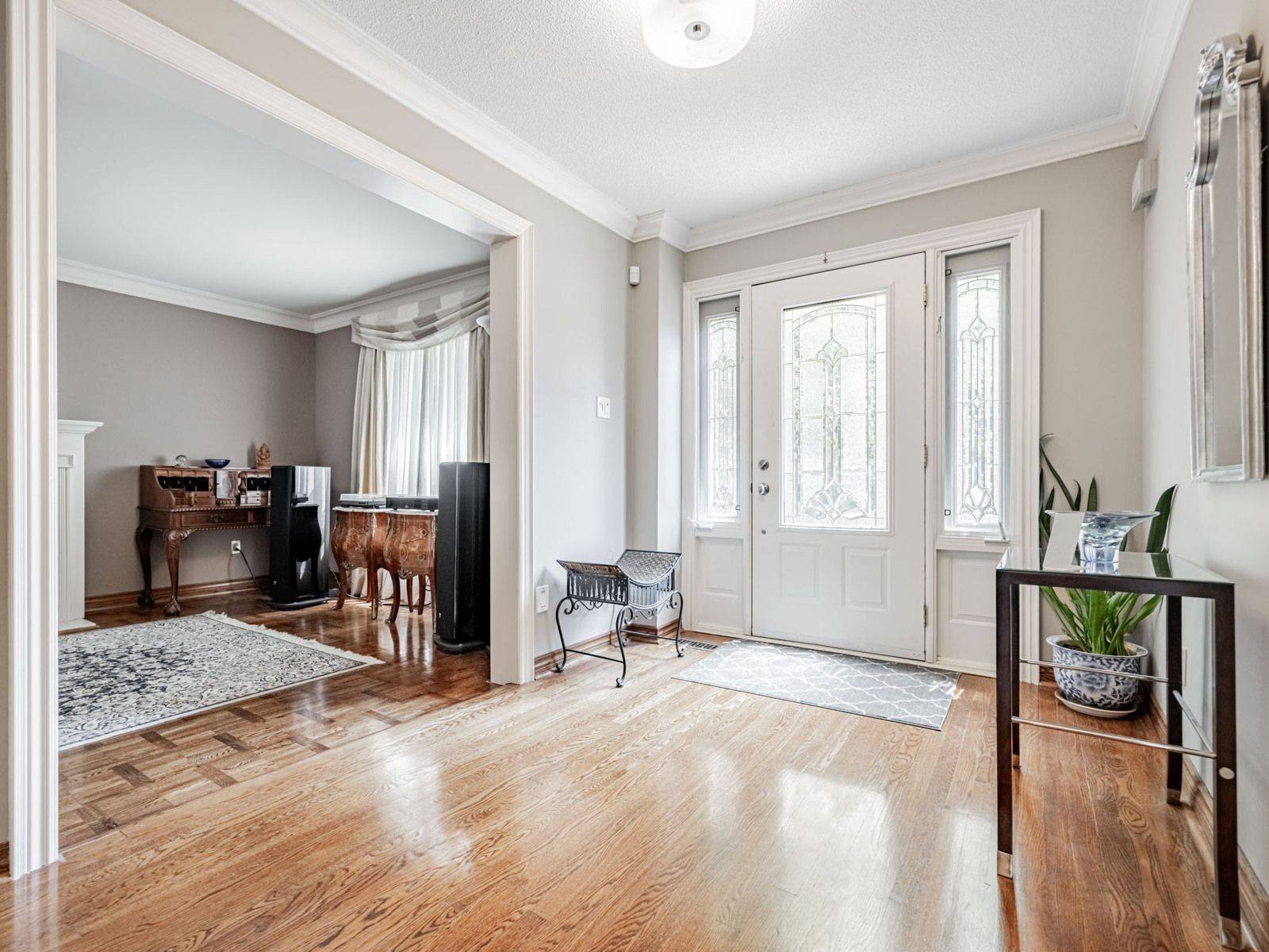 Mississauga, ON L5N 3Y9,6127 Cheega CT