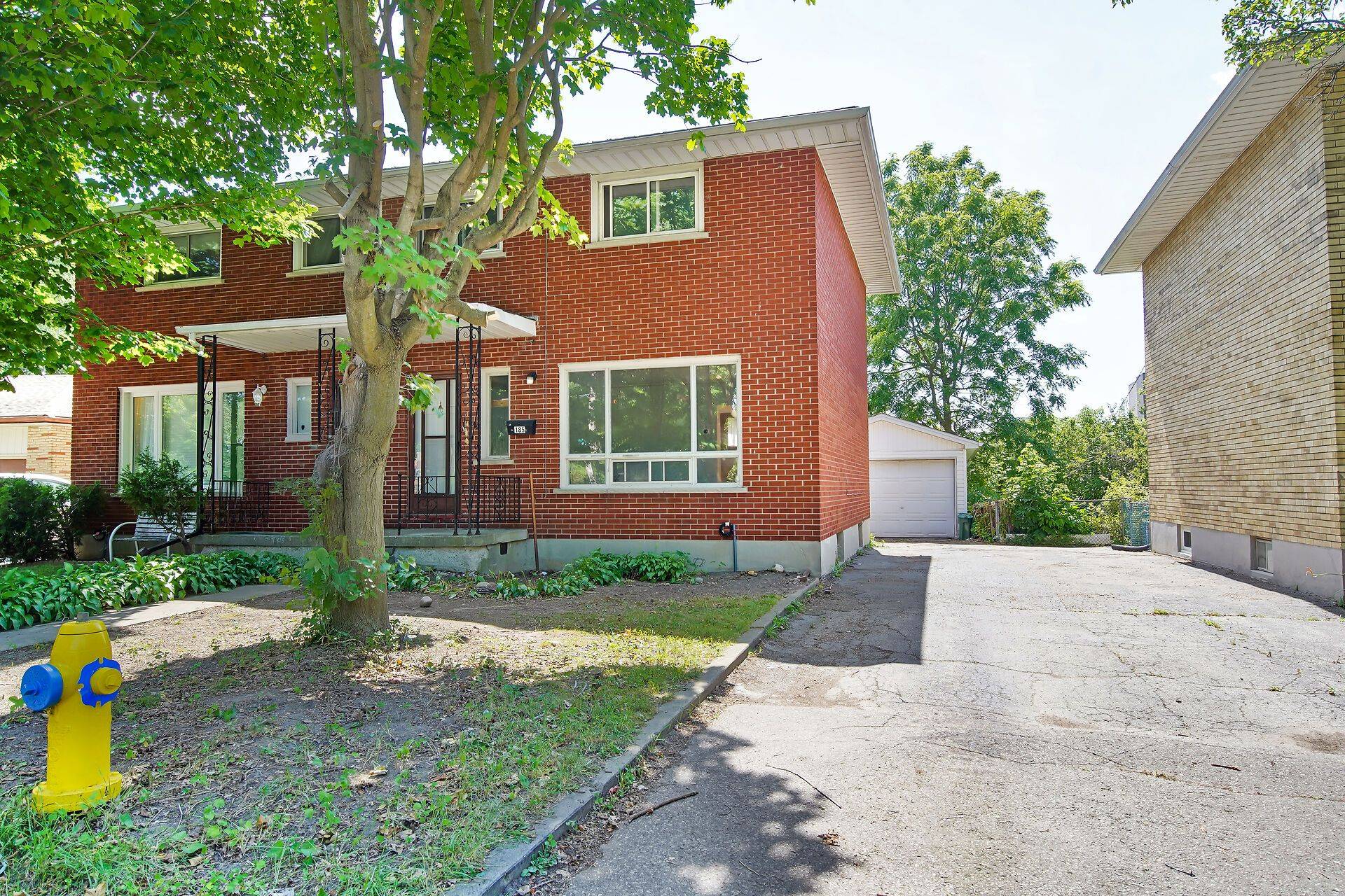 London East, ON N5Y 2J3,185 Taylor ST