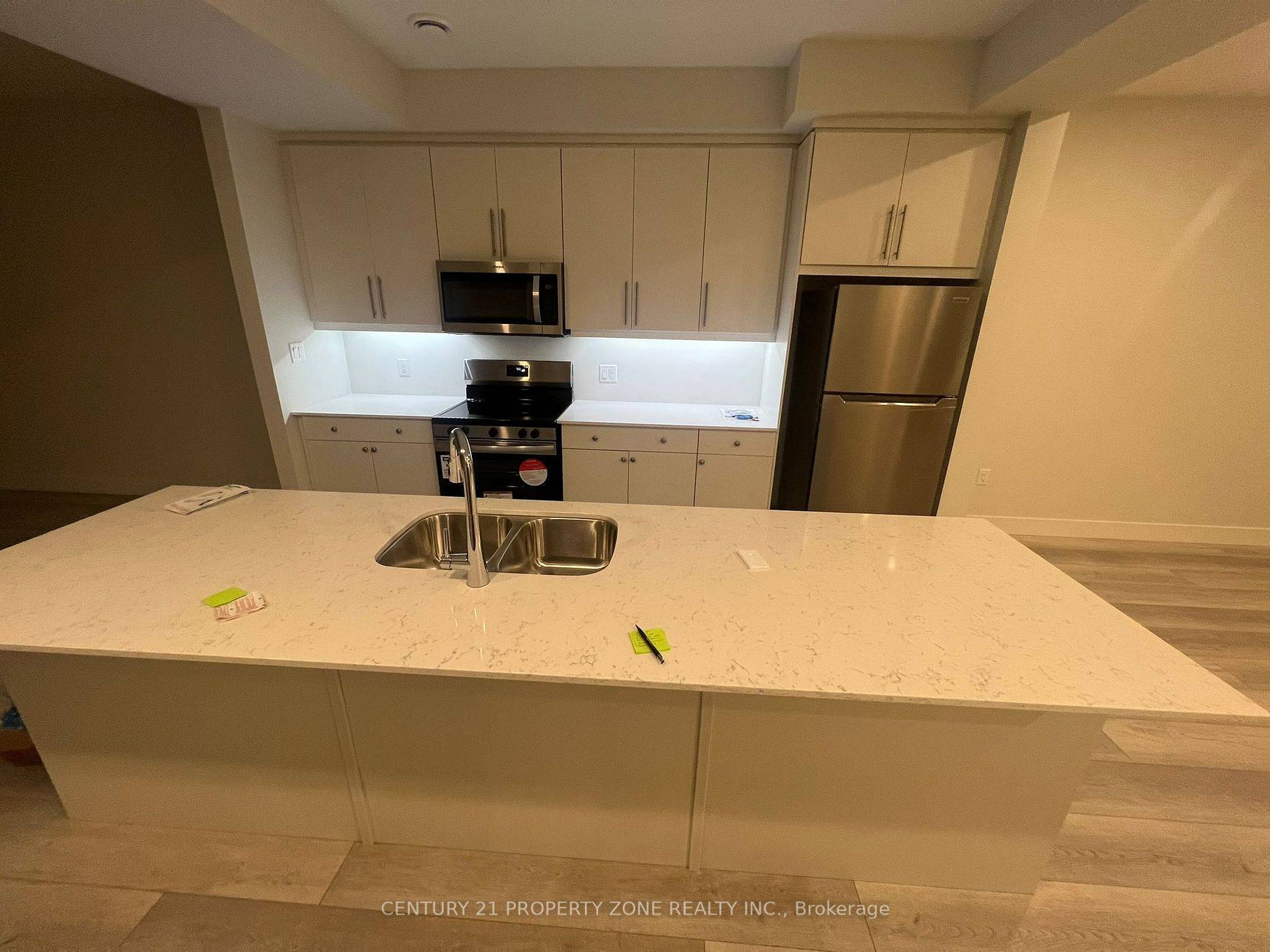 London South, ON N5Z 5A4,925 Deveron CRES #48