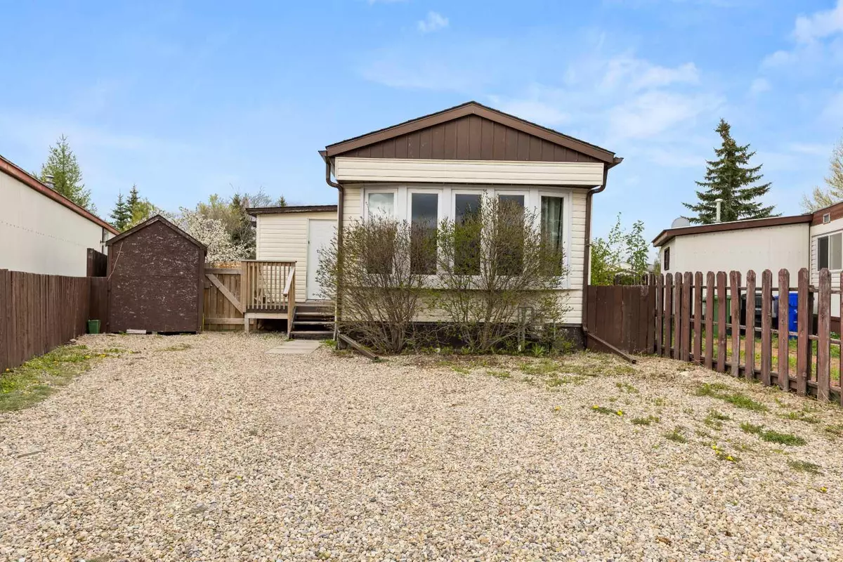 Olds, AB T4H 1M2,13 Birch Close