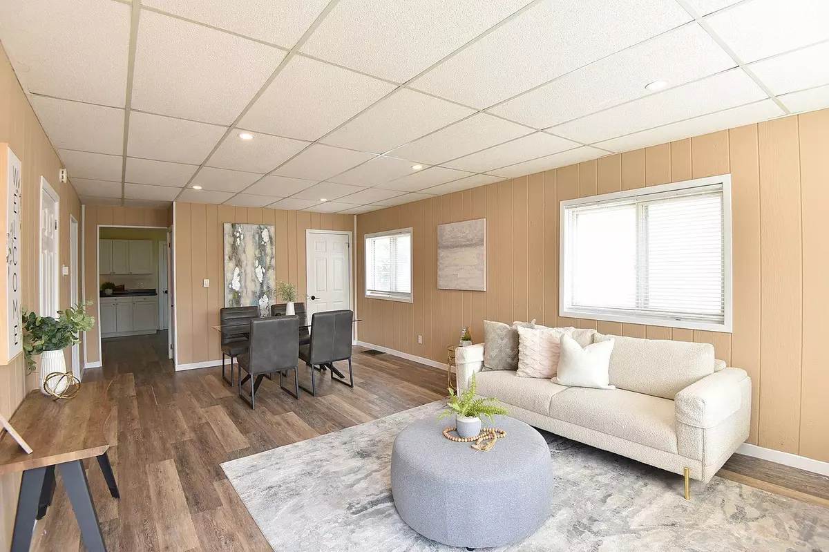 Hamilton, ON L8L 4X1,449 Mary ST