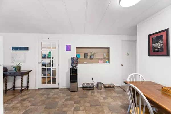 Olds, AB T4H 1M2,13 Birch Close