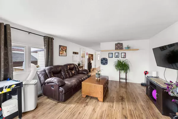 Olds, AB T4H 1M2,13 Birch Close