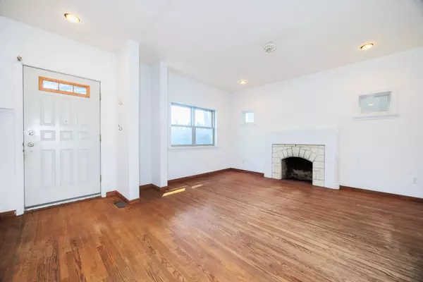 Toronto C11, ON M4G 1J3,268 Sutherland DR